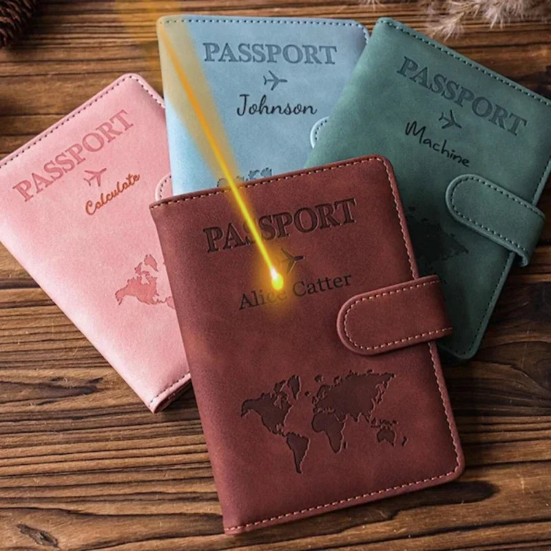 Custom Passport Cover Monogrammed Engraved Name Passport Cover Case Holder Wedding Bridesmaid Groomsman Gift Passport Wallet Image principale du produit