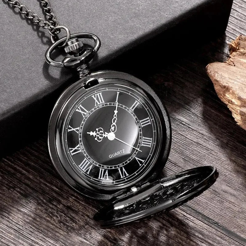 1pc Black Retro Hollow Gear Carved Quartz Pocket Watch Necklace Pendant Clock Chain Men Women Memorial Gift Image principale du produit