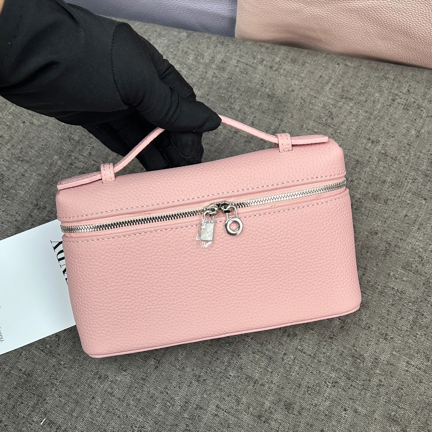 ew genuine leather LP19 mobile phone handbag for women. Exclusive to women, with a luxurious design and compact and exquisite ap Main image