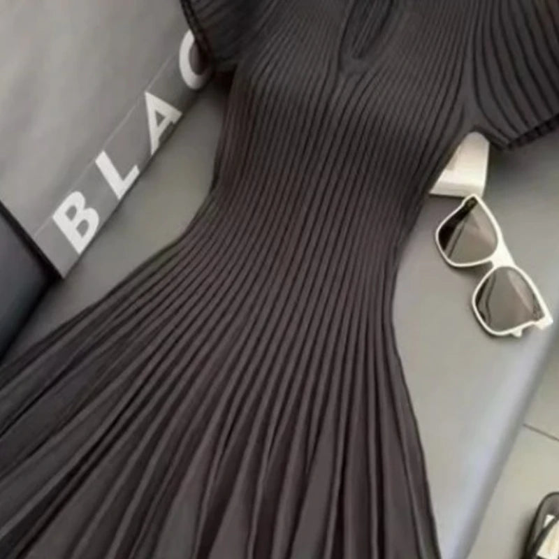 New Black Knitted Dress Fashionable Elegant Style Exuding A Goddess-like Charm Slimming Form-fitting Dress with A Cinched Waist