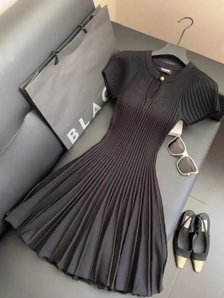 New Black Knitted Dress Fashionable Elegant Style Exuding A Goddess-like Charm Slimming Form-fitting Dress with A Cinched Waist